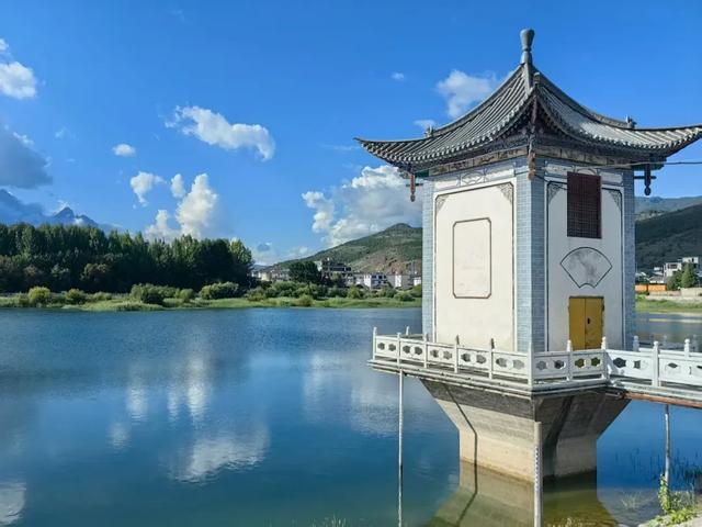丽江清溪水库!不是景点,却藏着20℃的诗意秘境
