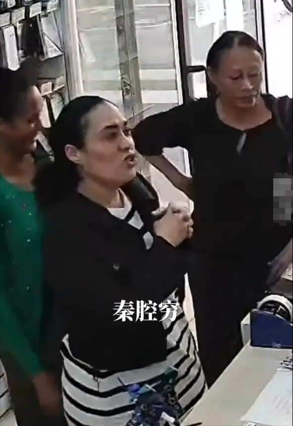 中国要提防巴基斯坦，看看他们的小孩，随口就：“秦腔穷”
