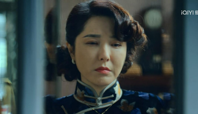 整容脸又来霍霍央视谍战剧？呆板僵硬、一脸苦相，难怪观众不买账