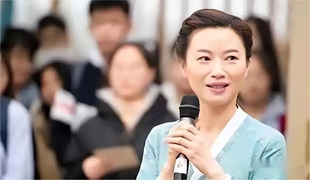 中南大学美女教授杨雨，一句好酒好色，把李清照从庙堂拉回人间