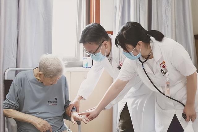 中国将迎来前所未有的死亡高峰，专家给出答案：是这些因素导致的