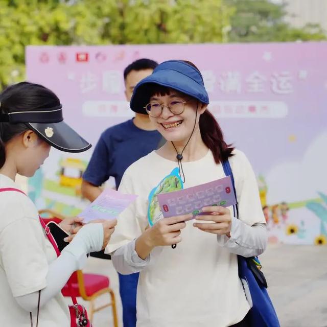 “玫瑰计划”公益徒步开启暖心寻秋之旅——多元互动摊位与自由徒步相结合,打造亲子公益新体验