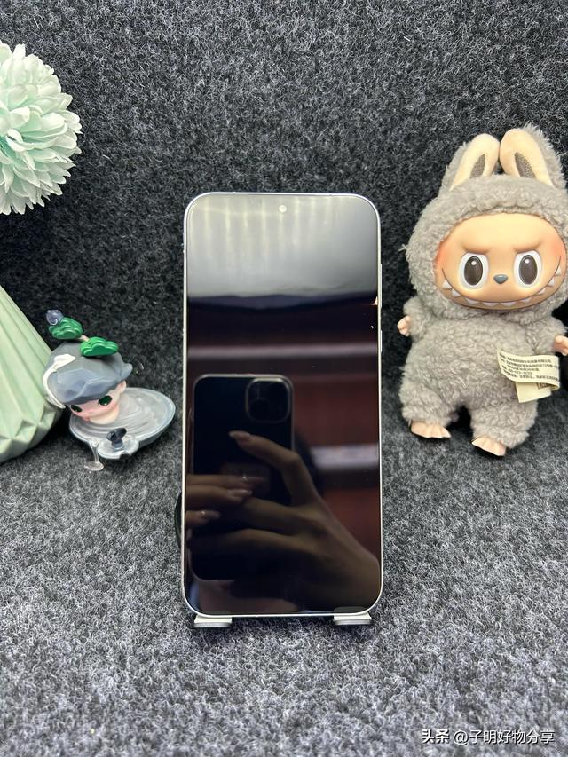 华为彻底豁出去了！极窄直屏+麒麟9010S+潜望长焦