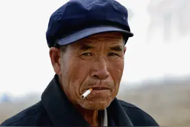 农村老人一百多块够生活一个月吗？农民老人生活费用的可行性分析图片