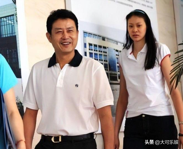 女排名帅陈忠和现状：二婚娶女排队员为妻，今已退休携妻回归家庭