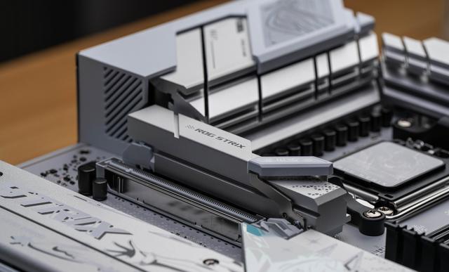 实测22款游戏！AMD RX9070是4K游戏入门卡还是爽玩卡？