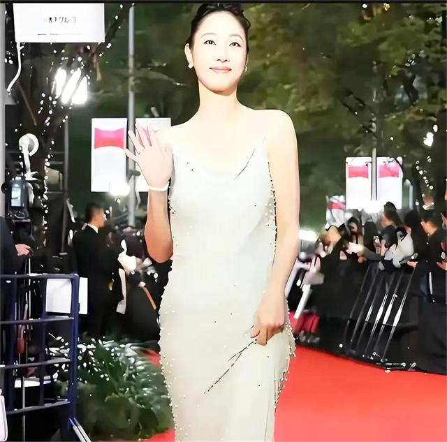 41岁白百何现身东京，她的下跨变得好大啊，脸也胖了	，变化真大