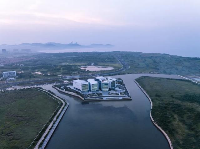 烟台新地标！黄渤海新区产业文化中心像一艘“石头巨轮”