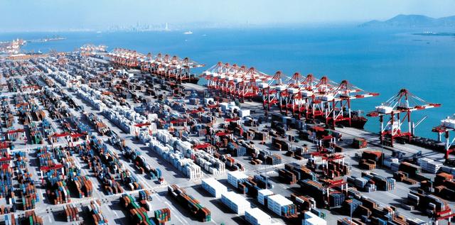 美媒很感慨：要不是中国还在反抗特朗普，怕是全世界都向他投降了