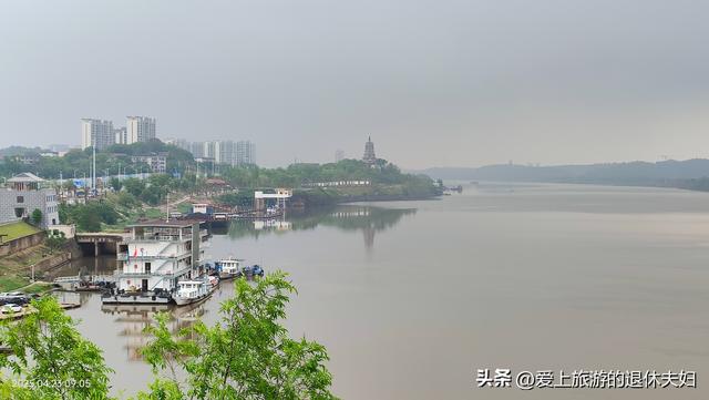 出游第6站-衡阳：东洲岛、石鼓书院、保卫里。阴雨天，游了个寂寞