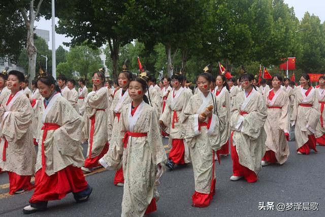 湖北：云梦国庆大巡游 楚韵风华映盛世 祥云欢歌庆华诞
