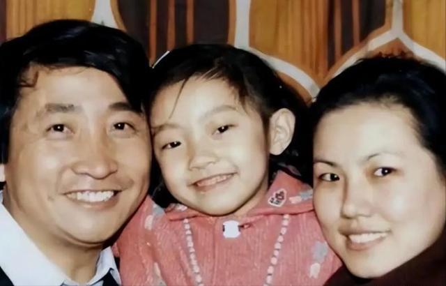 75岁的姜昆最大的遗憾，女儿46岁仍旧没有结婚养子成了他的骄傲。