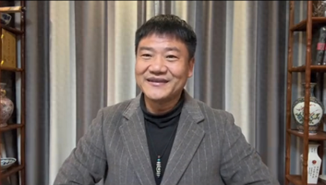 “反诈老陈”透露近况，称离职3年后将首次受邀参加活动；此前曝光去年收入31万，较2022年下降超100万