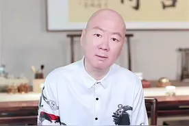 58岁郭冬临现状：身形消瘦，未婚未育定居北京，闲着没事拍拍视频图片