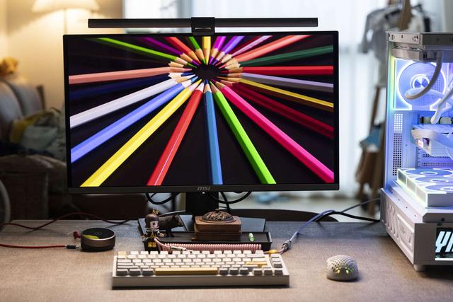 游戏玩家的顶级享受，微星电竞显示器MAG 272UP QD-OLED X24流光