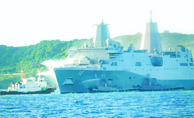 台军导弹自爆后，不到24小时，美国军舰也起火，特朗普发现不对劲