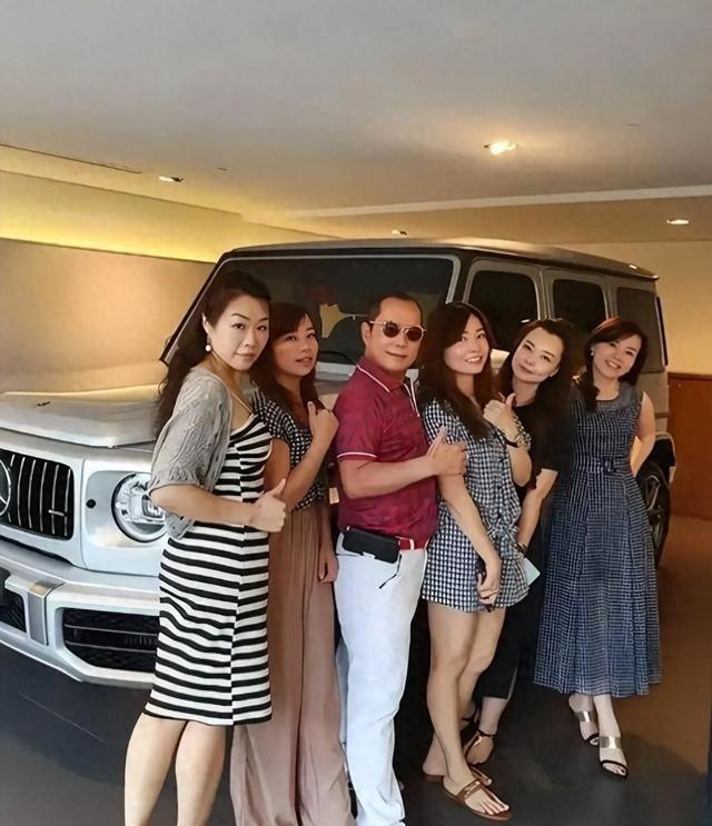 “当代韦小宝”胡汉䶮：30位情妇、60辆豪车，有钱人的生活真奢淫