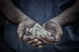 最残忍的现实：社会是收割穷人的游戏图片