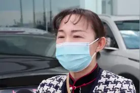 呼和浩特一女子刚提的新车，A柱就有补漆痕迹……图片