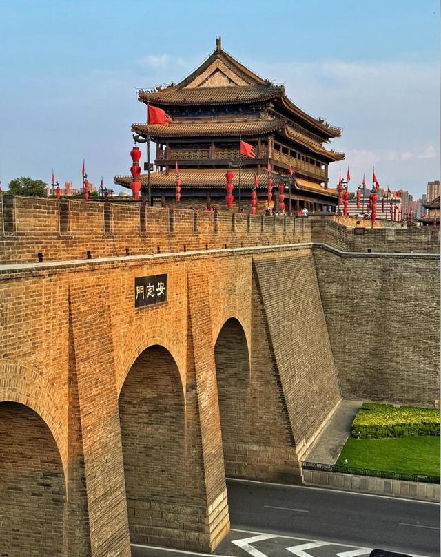 我是金昌人，一家人逛了趟西安，忍不住写下这五个“拧巴”的疑问