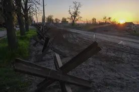 30小时停火结束 俄乌互指违约 特朗普喊话：别打了，先谈生意图片