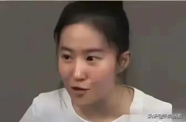 刘亦菲素颜出镜,与路人无差别,网友:这才是真实状态