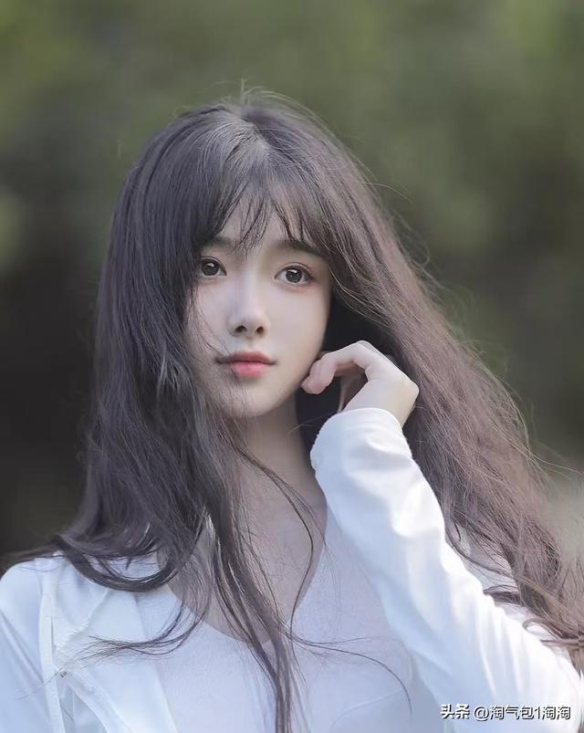 甘肃兰州一校花，楚楚动人，我见犹怜，这气质堪称校园白月光