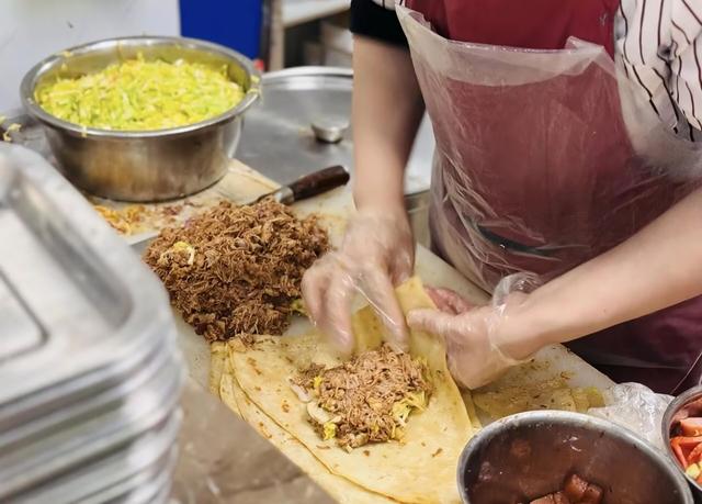 这座火车拉来的牛肉板面城，大多人都没怎么玩过