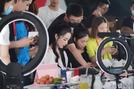 女企二代接棒家族事业、薇娅转型企业家，女性力量进击商业世界图片