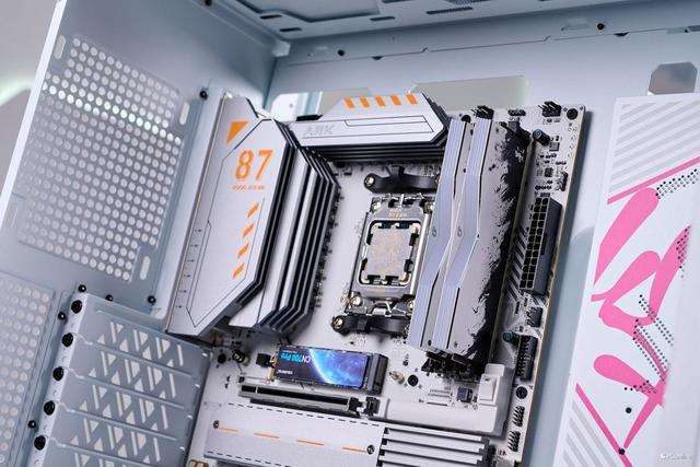 iGame RTX 5090 D v2火神显卡评测：凌厉方正硬汉！性能依旧能打！