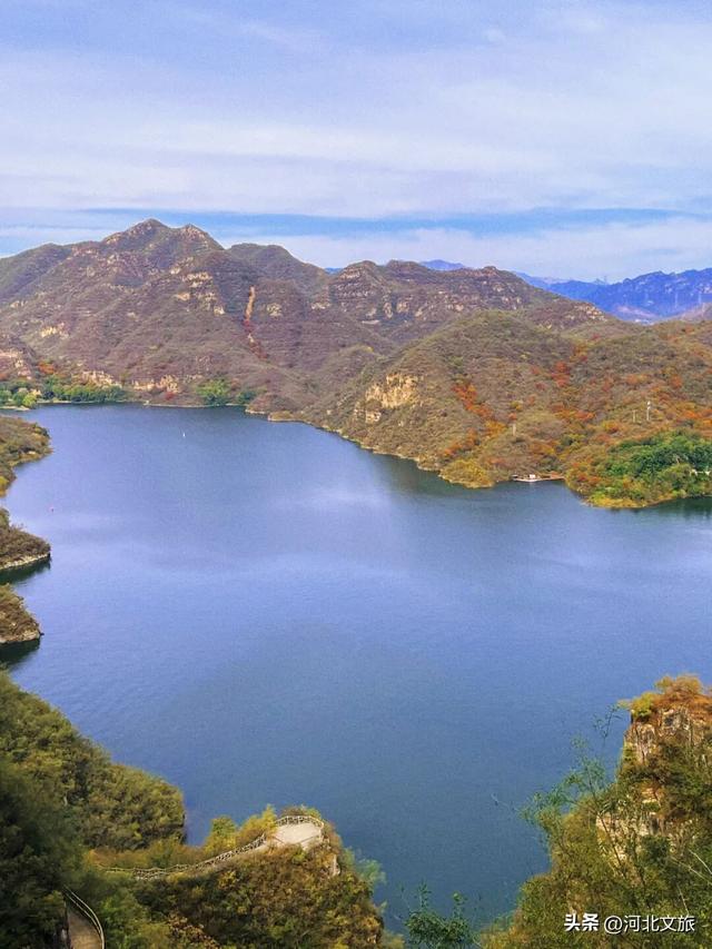 水墨丹青、红叶翩跹，易水湖秋日山水美成画！