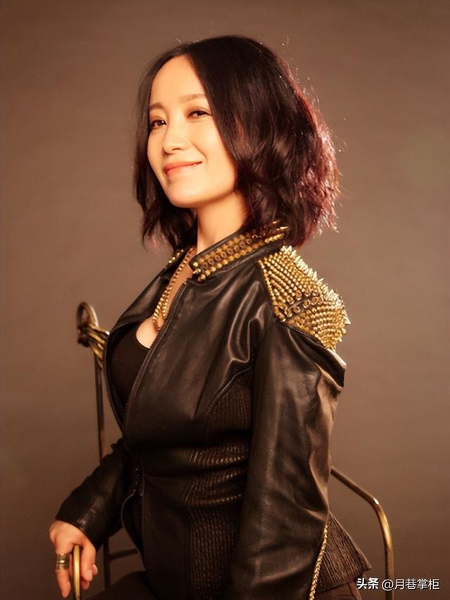 六登春晚，与恩师同居后怀孕，被骗流产，57岁斯琴格日乐晚景凄凉