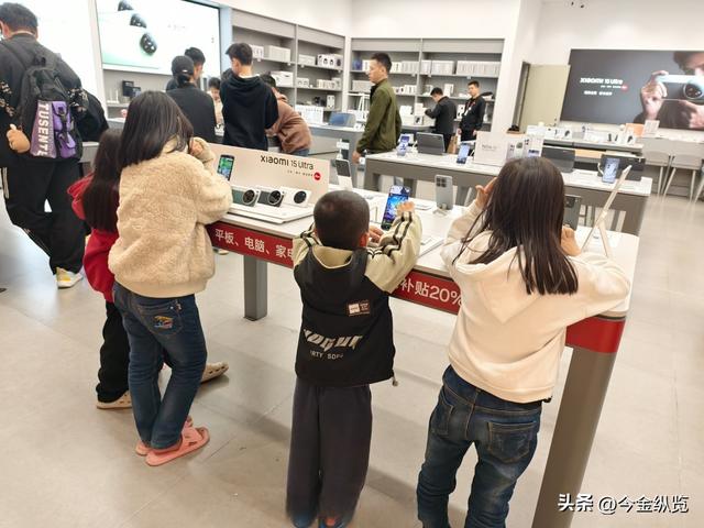 雷军最隐秘的救命王牌：小米之家如何从绝境中逆袭，狂扫百万用户