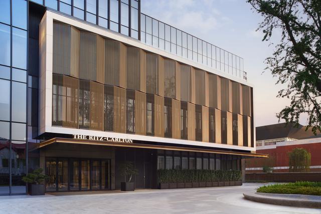 鎏光奢韵点亮冬日绮梦——苏州丽思卡尔顿2025圣诞新年季璀璨启幕