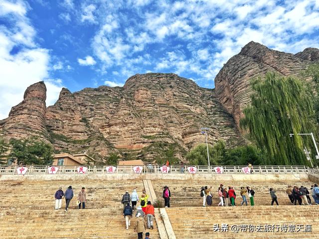 甘肃刘家峡水库，乘船游览黄河峡谷风光