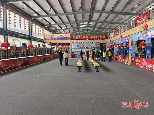 青鹃山国际休闲旅游度假区：冰瀑奇观醉游人 滑雪激情燃冬日