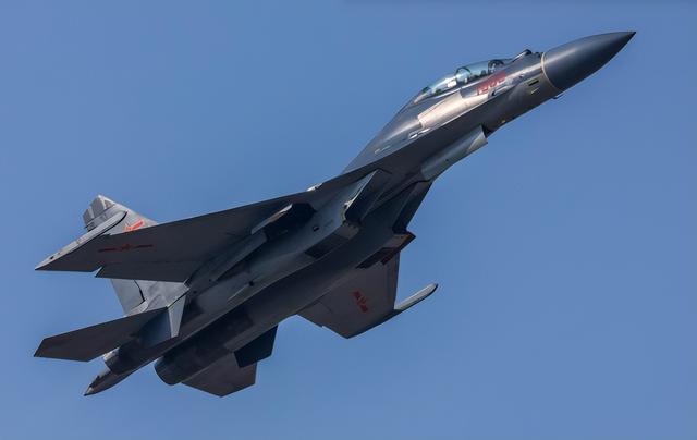 西北大漠传捷报，2款六代机同框罗布泊，试飞已到最关键时刻！