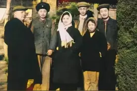 陈毅夫人张茜有多美？1963年全家在中南海留影，她41岁，气质优雅图片