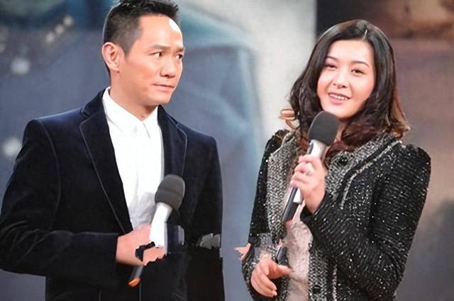 15年前，在妻子葬礼上哭到昏过去的果靖霖，如今过得怎么样了？