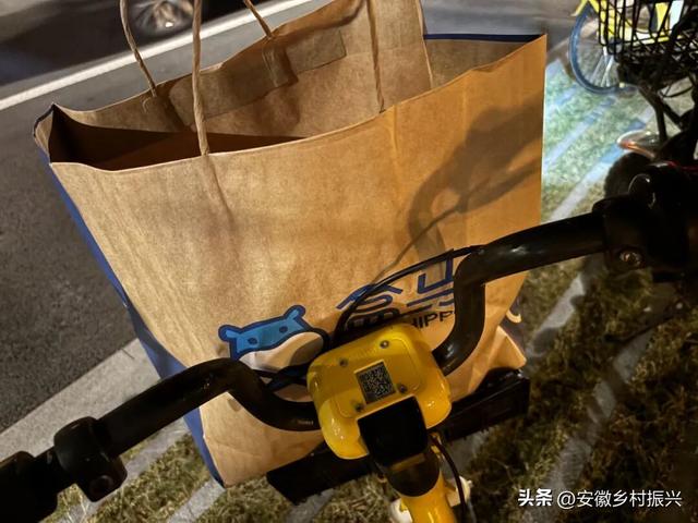 8月，「渴望自由，像治不好的病」