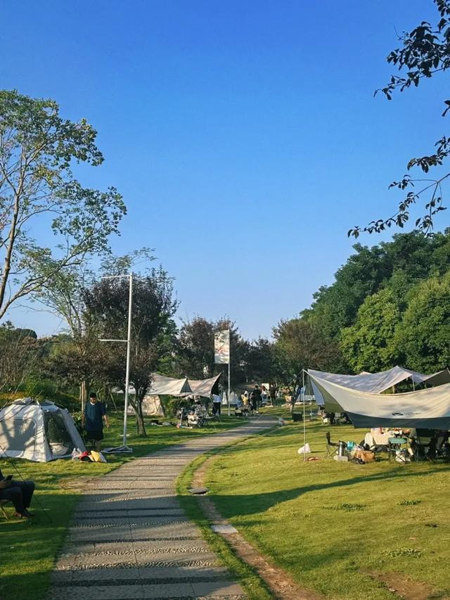 周末晒太阳！这几地有湖水+草坪+1h可达