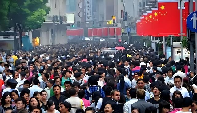 2020年，我国男性比女性多3502万，如今5年过去，差距令人意外