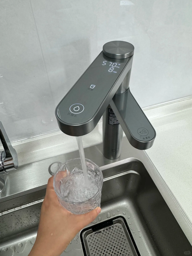 当我把家里的桶装水换成净水器，才发现二者区别太大了！建议看看