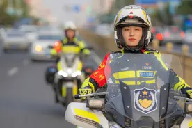 这支平均年龄28岁的女子中队，用微笑服务让守护更温暖！图片