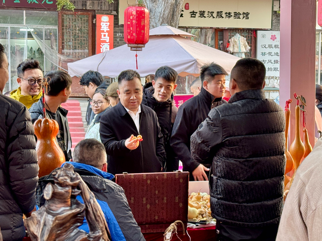 十七届江北水城·两河明珠（聊城）葫芦文化艺术节第二天人气沸腾