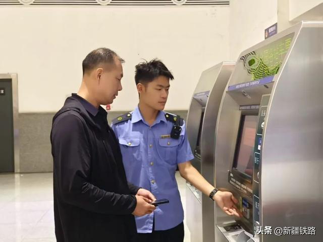 乘动车打卡“新疆第一滑”！沙海畅滑，解锁新玩法！