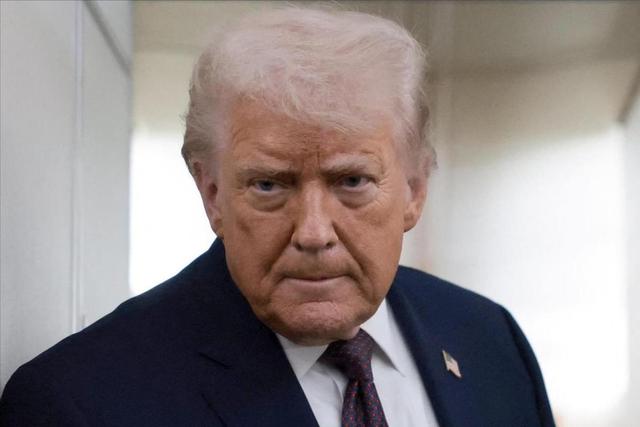 转向了？特朗普主动还油轮，白宫释放俄公民，美国第一次做出妥协