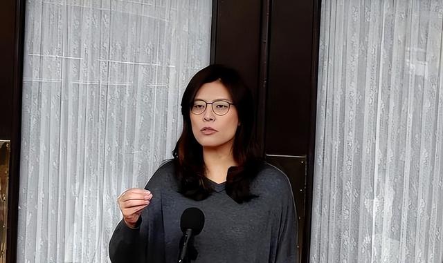 突发：国民党主席改选爆出重磅弹，军系或撤回对郑丽文的支持！