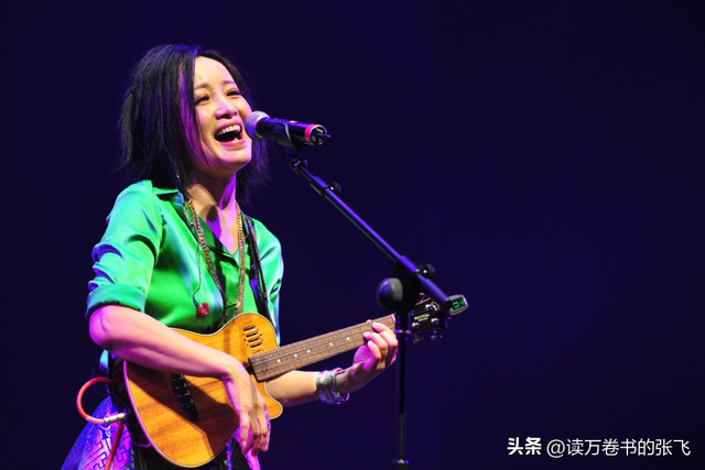 她连上5次春晚，私下却和恩师同居怀孕被骗流产，今57岁依然单身