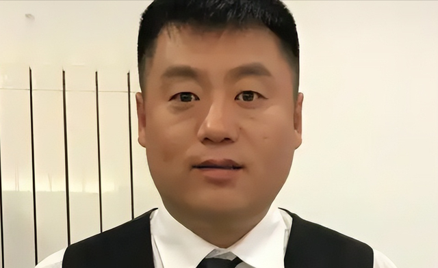 赵本山也想不到	，一向老实本分的宋晓峰，会在过年前，栽个大跟头